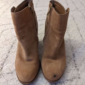 Gianni Bini heeled booties!